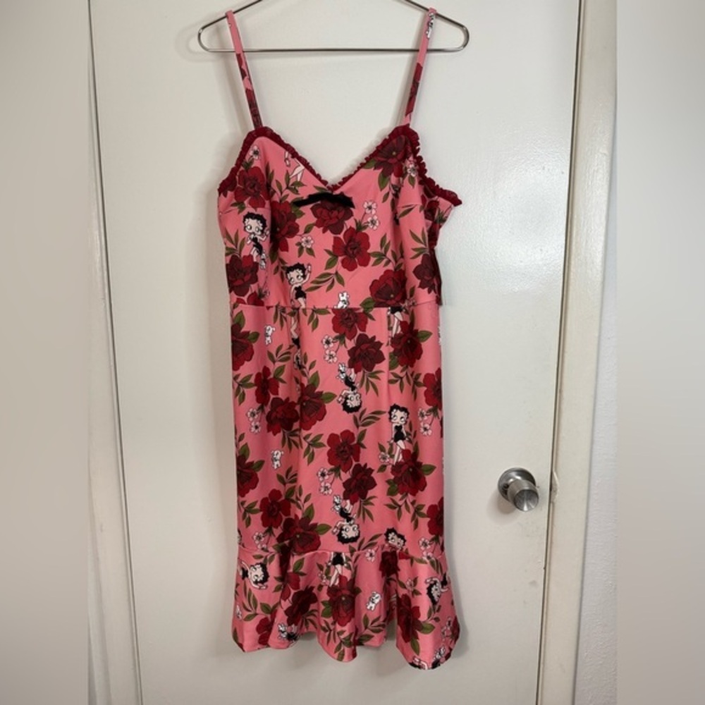 Betty Boop X unique vintage,NWT pink floral, spaghetti strap mini slip dress. 1X